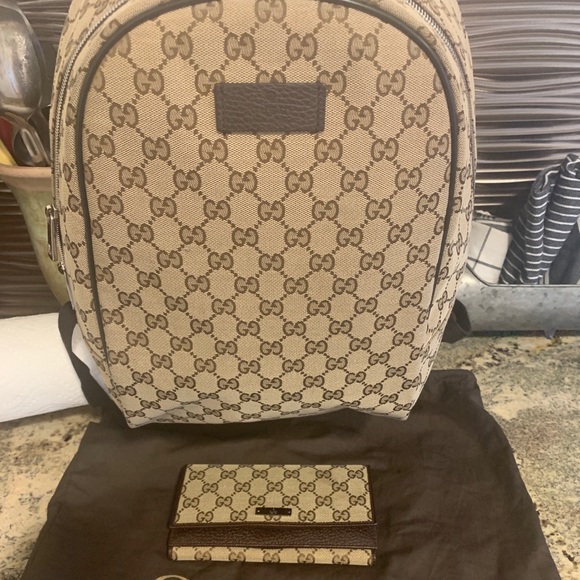 Gucci backpack and matching wallet new never used - Picture 2 of 4